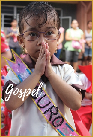 Young child praying