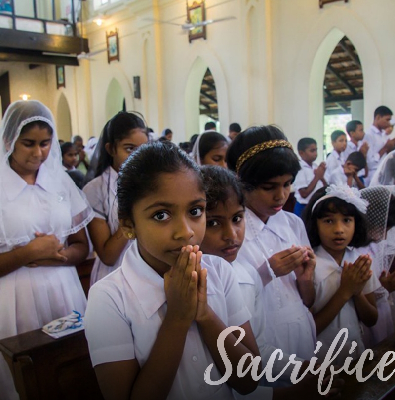 Children praying in mass