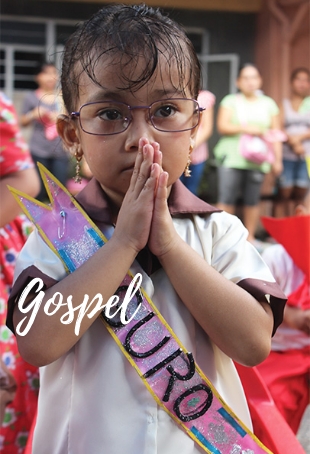 Young child praying